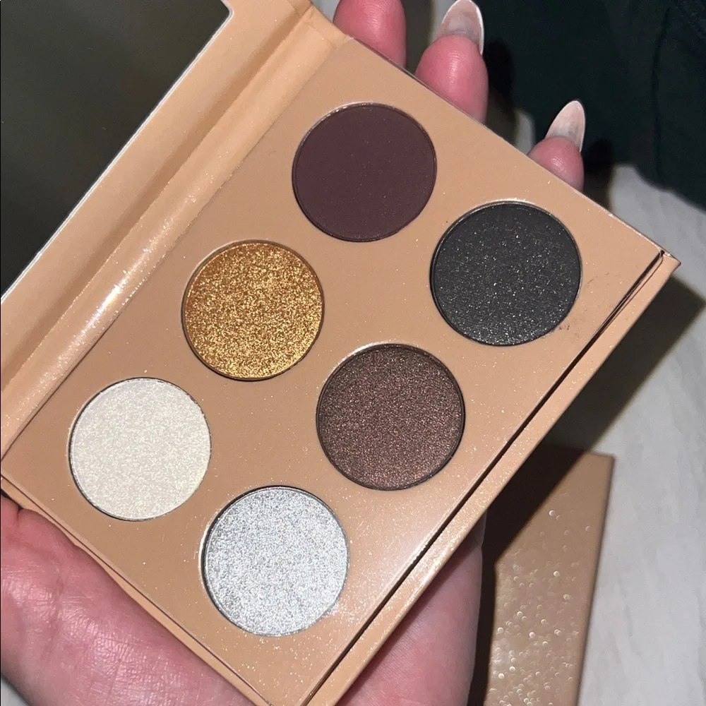 KKW Beauty Glitz and Glam Palette - Shimmer Metalic Tones